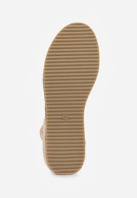 Renee - Ciemnobeżowe Sandały VICES na Plecionej Platformie z Paskiem Wokół Kostki Daphelsa. Zapięcie: pasek. Kolor: beżowy. Materiał: len. Sezon: lato. Obcas: na platformie #9