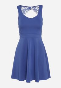 Born2be - Granatowa Rozkloszowana Sukienka na Ramiączkach z Koronkowym Wycięciem na Plecach Devantia. Okazja: na randkę, na ślub cywilny, na wesele. Kolor: niebieski. Materiał: koronka. Długość rękawa: na ramiączkach. Wzór: koronka. Sezon: lato. Typ sukienki: rozkloszowane. Styl: klasyczny, elegancki #2