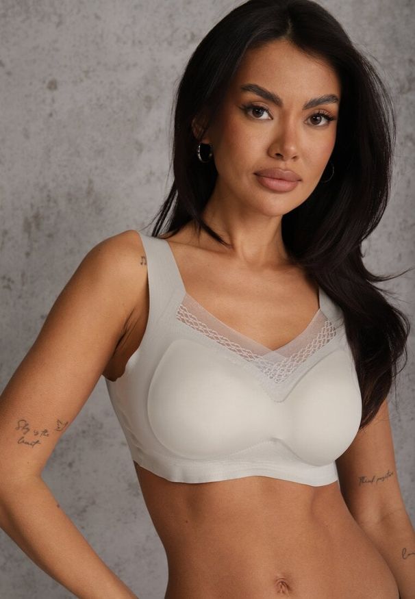 Renee - Szary Sportowy Biustonosz z Usztywnieniem Ozdobiony Siateczkową Wstawką Edalissa. Kolor: szary. Rodzaj stanika: wyciągane miseczki. Wzór: aplikacja