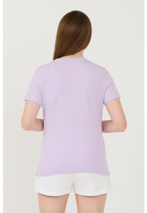 Guess - GUESS Lawendowy damski t-shirt bawełniany Icon Tee, Rozmiar S. Kolor: fioletowy. Materiał: bawełna