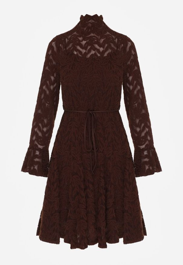Born2be - Brązowa Koronkowa Sukienka z Wiązaniem Półgolfem i Falbankami Alnefera. Okazja: na co dzień. Typ kołnierza: kołnierz z falbankami. Kolor: brązowy. Materiał: koronka. Długość rękawa: na ramiączkach. Styl: casual, klasyczny