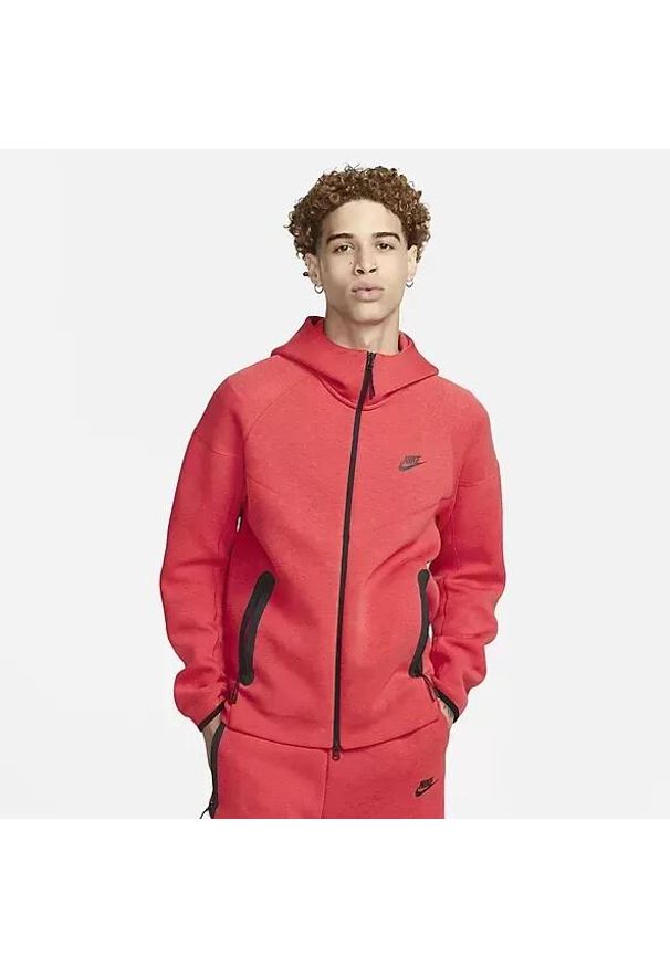 Bluza sportowa męska Nike Tech Fleece. Typ kołnierza: kaptur. Kolor: czerwony