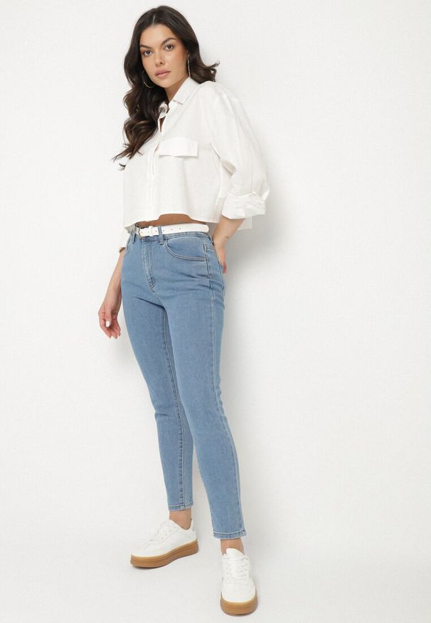 Born2be - Jasnoniebieskie Jeansy o Dopasowanym Kroju z Wysokim Stanem Sepavla. Okazja: na co dzień. Stan: podwyższony. Kolor: niebieski. Styl: casual, klasyczny, elegancki