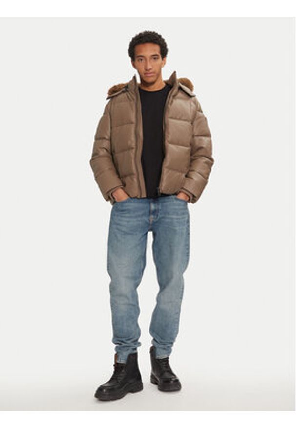 Guess Kurtka z imitacji skóry M4BL33 WGJB0 Brązowy Regular Fit. Kolor: brązowy. Materiał: syntetyk