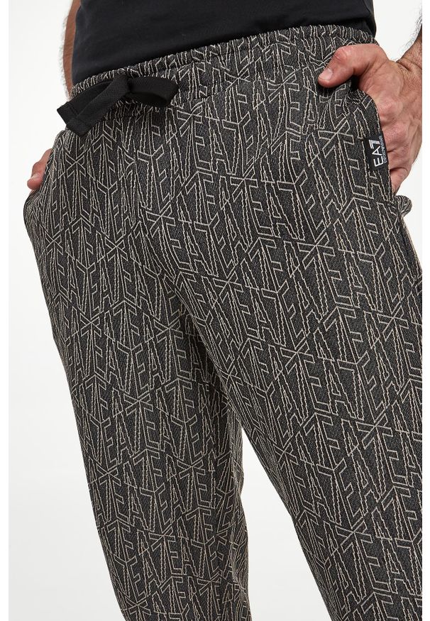 EA7 Emporio Armani - Spodnie dresowe męskie EA7 EMPORIO ARMANI. Materiał: dresówka