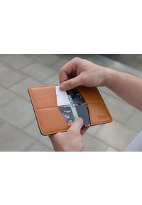 Cienki skórzany portfel męski Solier SW10 jasnobrązowy. Kolor: brązowy. Materiał: skóra