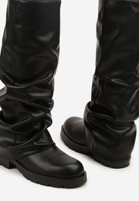 Born2be - Czarne Kozaki z Wywiniętą Cholewką z Marszczeniem Naluvella. Okazja: na co dzień. Kolor: czarny. Materiał: jeans. Szerokość cholewki: normalna. Obcas: na płaskiej podeszwie. Styl: klasyczny, casual #6
