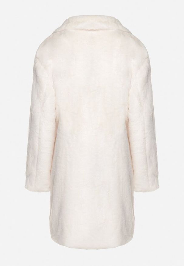 Born2be - Jasnobeżowy Płaszcz ze Sztucznego Futra Kairaelle. Okazja: na co dzień, na spacer. Kolor: beżowy. Materiał: futro. Długość rękawa: długi rękaw. Długość: długie. Sezon: jesień, zima. Styl: casual, elegancki