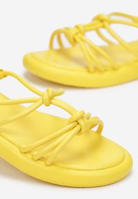 Renee - Żółte Sandały Dorasia. Nosek buta: okrągły. Zapięcie: pasek. Kolor: żółty. Wzór: jednolity, paski #4