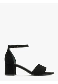 Ryłko - Czarne sandały na niskim obcasie ARINA. Zapięcie: pasek. Kolor: czarny. Materiał: welur. Obcas: na obcasie. Wysokość obcasa: niski #1
