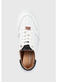 Alexander Smith buty skórzane cambridge kolor biały. Nosek buta: okrągły. Zapięcie: sznurówki. Kolor: biały. Materiał: skóra. Obcas: na platformie