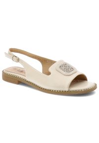 Sandały damskie S.Barski, cholewka ze skóry ekologicznej na płaskiej podeszwie z efektowną broszką, beżowe, KV61-6016. Okazja: na co dzień. Zapięcie: pasek. Kolor: beżowy. Materiał: skóra ekologiczna. Sezon: lato. Obcas: na płaskiej podeszwie. Styl: elegancki, casual #4