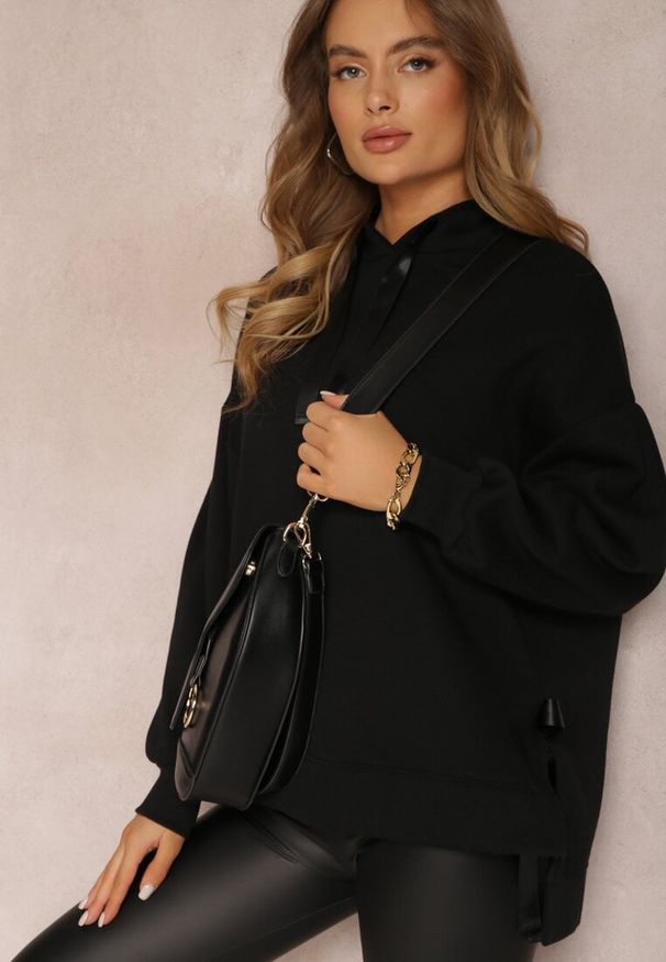 Renee - Czarna Bluza Oversize z Kapturem Liiza. Okazja: na co dzień. Typ kołnierza: kaptur. Kolor: czarny. Materiał: tkanina, polar, bawełna. Wzór: jednolity. Styl: casual