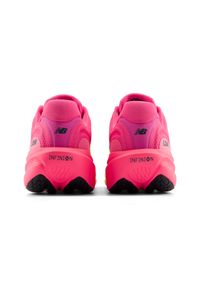 Buty męskie New Balance Infinion 1080 v15 TCS London Marathon M10802XQ – różowe. Okazja: na co dzień. Kolor: różowy. Materiał: guma. Szerokość cholewki: normalna. Sport: bieganie, fitness #5