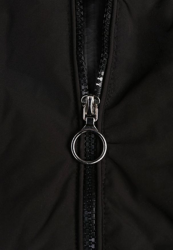 Renee - Czarna Pikowana Kurtka Przejściowa z Kapturem z Możliwością Odpięcia Olantta. Okazja: na co dzień. Typ kołnierza: kaptur. Kolor: czarny. Materiał: jeans, poliester. Długość: krótkie. Styl: elegancki, casual