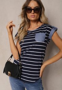 Renee - Czarny T-shirt z Bawełny z Ozdobną Kieszonką i Rękawkami w Paski Anacetsa. Okazja: na co dzień. Kolor: czarny. Materiał: bawełna. Długość rękawa: krótki rękaw. Wzór: paski. Sezon: lato. Styl: klasyczny, elegancki, casual