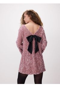 Reserved - Sukienka mini z kokardą - pastelowy róż. Typ kołnierza: kokarda. Kolor: różowy. Materiał: dzianina. Typ sukienki: proste. Długość: mini #1