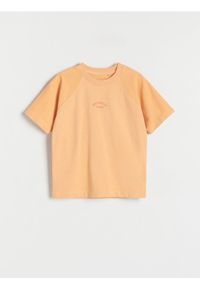 Reserved - T-shirt oversize z napisem - jasnopomarańczowy. Kolor: pomarańczowy. Materiał: bawełna, dzianina. Wzór: napisy