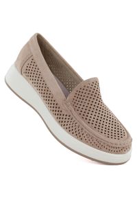 Półbuty damskie ażurowe na platformie nude Sergio Leone MK097H. Materiał: zamsz, skóra ekologiczna. Szerokość cholewki: normalna. Wzór: ażurowy. Obcas: na platformie #1