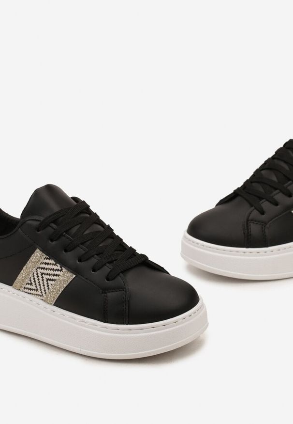Born2be - Czarne Sneakersy na Grubej Podeszwie z Ozdobną Taśmą z Brokatem i Metaliczną Wstawką Pirnessa. Kolor: czarny