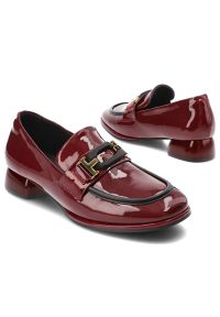 Czerwone Półbuty Artiker Eleganckie Obuwie Damskie. Okazja: na co dzień. Zapięcie: klamry. Kolor: czerwony. Materiał: skóra, lakier. Obcas: na obcasie. Styl: elegancki. Wysokość obcasa: średni #6