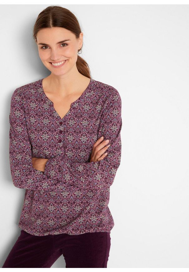 bonprix - Shirt z długim rękawem, dekoltem henley i nadrukiem. Typ kołnierza: typu henley. Kolor: fioletowy. Materiał: jersey. Długość rękawa: długi rękaw. Długość: długie. Wzór: nadruk