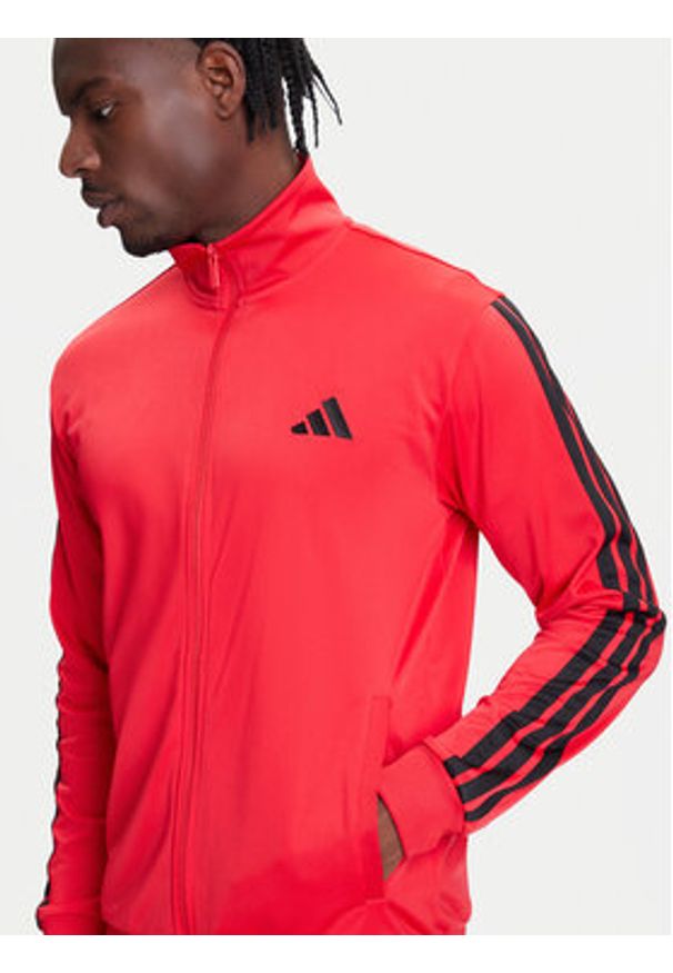 Adidas - adidas Dres Basic 3-Stripes JI8852 Czerwony Regular Fit. Kolor: czerwony. Materiał: syntetyk