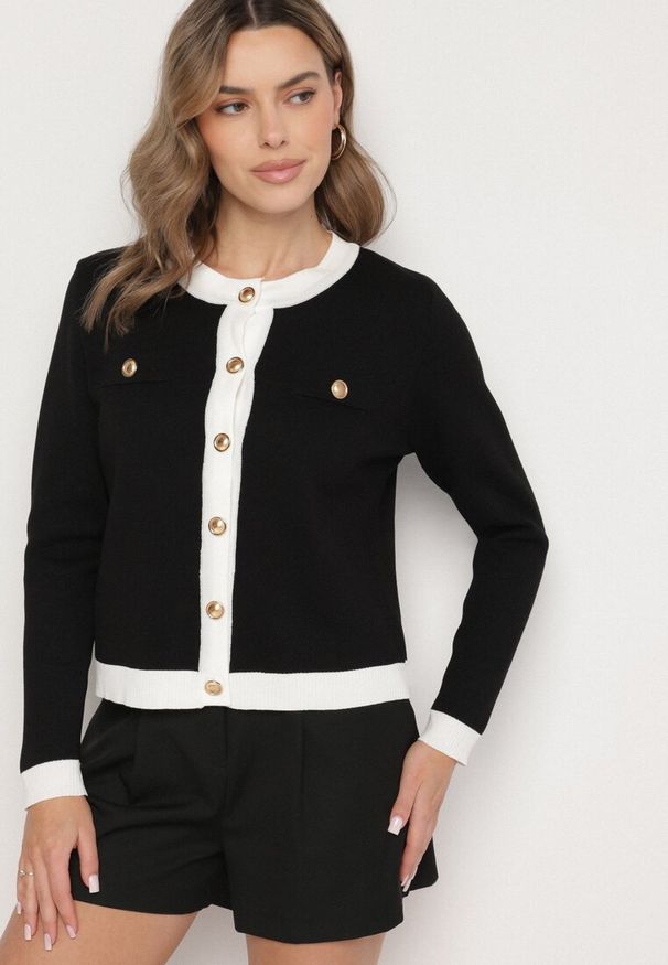 Born2be - Czarny Sweter Kardigan z Wiskozą w Stylu Retro z Ozdobnymi Guzikami Terolea. Okazja: na co dzień. Kolor: czarny. Materiał: wiskoza. Długość rękawa: długi rękaw. Długość: długie. Styl: retro
