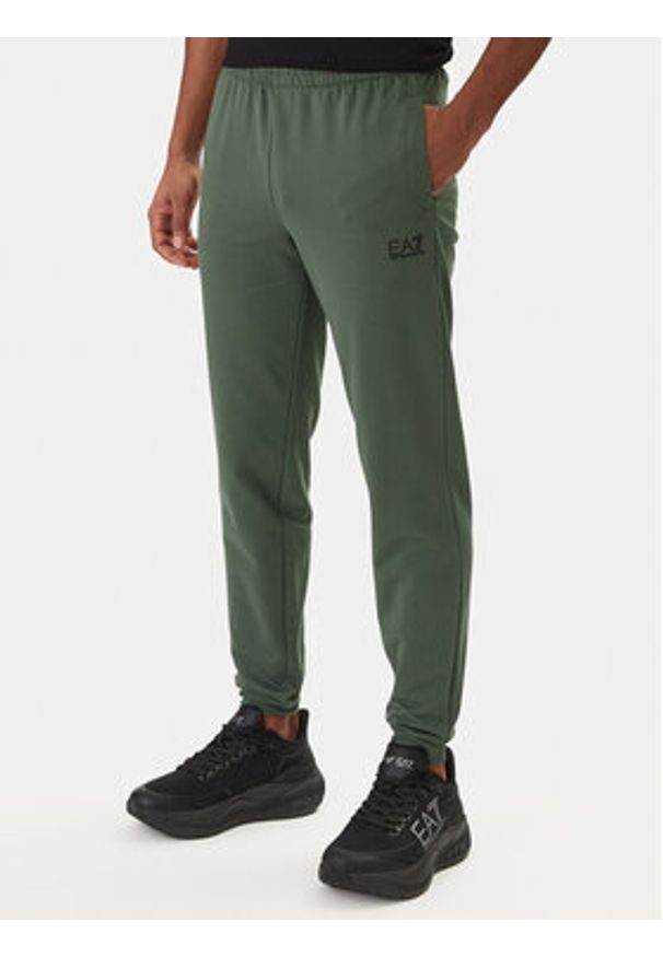 EA7 Emporio Armani Dres 8NPV60 PJVRZ Zielony Regular Fit. Kolor: zielony. Materiał: bawełna