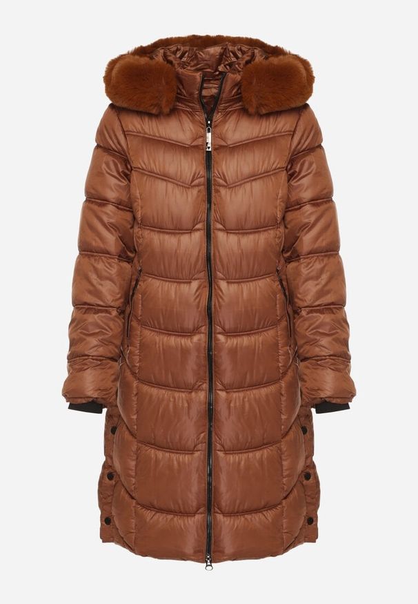 Born2be - Brązowa Pikowana Kurtka Płaszcz za Kolano z Kapturem i Futerkiem Naelora. Okazja: na co dzień, na spacer. Typ kołnierza: kaptur. Kolor: brązowy. Materiał: futro. Styl: klasyczny, casual