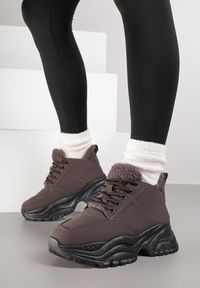 Renee - Brązowe Trapery Sneakersy Vices na Platformie z Tłoczeniem Nirrise. Okazja: na co dzień. Kolor: brązowy. Materiał: dresówka. Obcas: na platformie. Styl: casual