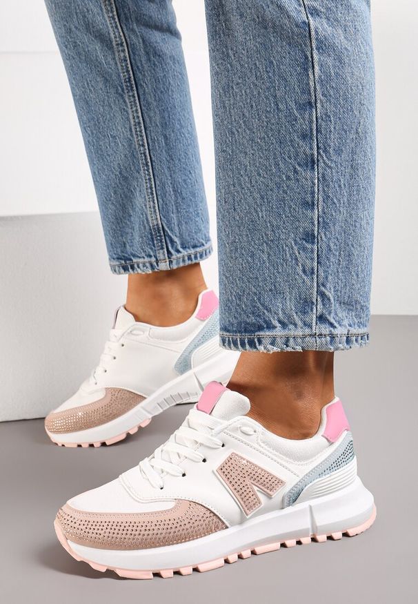 Renee - Biało-Beżowe Sneakersy Ozdobione Cyrkoniami na Podeszwie z Wycięciami Larzive. Kolor: biały. Wzór: aplikacja. Obcas: na płaskiej podeszwie