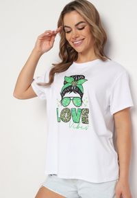 Born2be - Biało-Zielony Bawełniany T-shirt z Nadrukiem z Przodu Sarilla. Kolor: biały. Materiał: bawełna. Wzór: nadruk. Sezon: lato #3