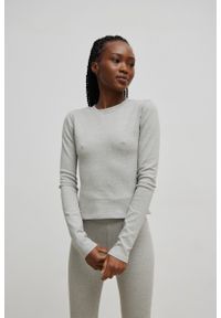 Marsala - Dopasowany top z długim rękawem w kolorze GREY - KELLY-S/M. Okazja: na co dzień. Typ kołnierza: dekolt w łódkę. Materiał: bawełna, elastan. Długość rękawa: długi rękaw. Długość: długie. Wzór: gładki, prążki. Styl: casual