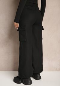 Renee - Czarne Szerokie Spodnie Dresowe Cargo High Waist w Stylu Cargo z Ociepleniem Sevifra. Okazja: na co dzień. Stan: podwyższony. Kolor: czarny. Materiał: dresówka. Długość: długie. Styl: casual #4