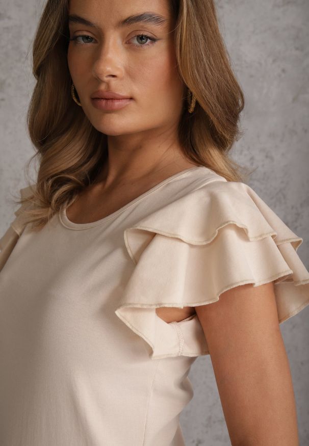 Renee - Beżowa Gładka Bluzka z Bawełny z Rękawkami z Falbanek Nedaxera. Okazja: na co dzień, na randkę, na imprezę. Typ kołnierza: kołnierz z falbankami. Kolor: beżowy. Materiał: bawełna. Długość rękawa: krótki rękaw. Wzór: gładki. Styl: casual