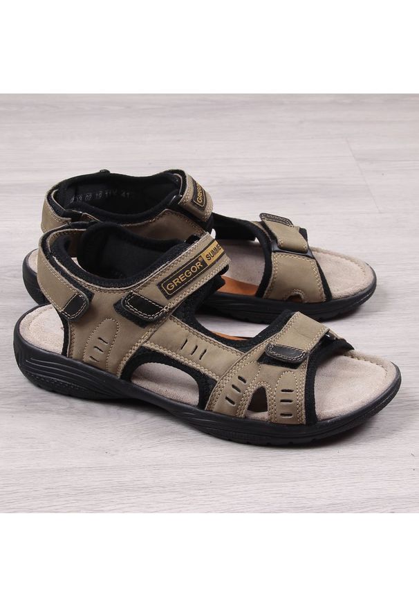 Skórzane beżowe sandały na rzepy Gregor 1192. Zapięcie: rzepy. Kolor: beżowy. Materiał: skóra