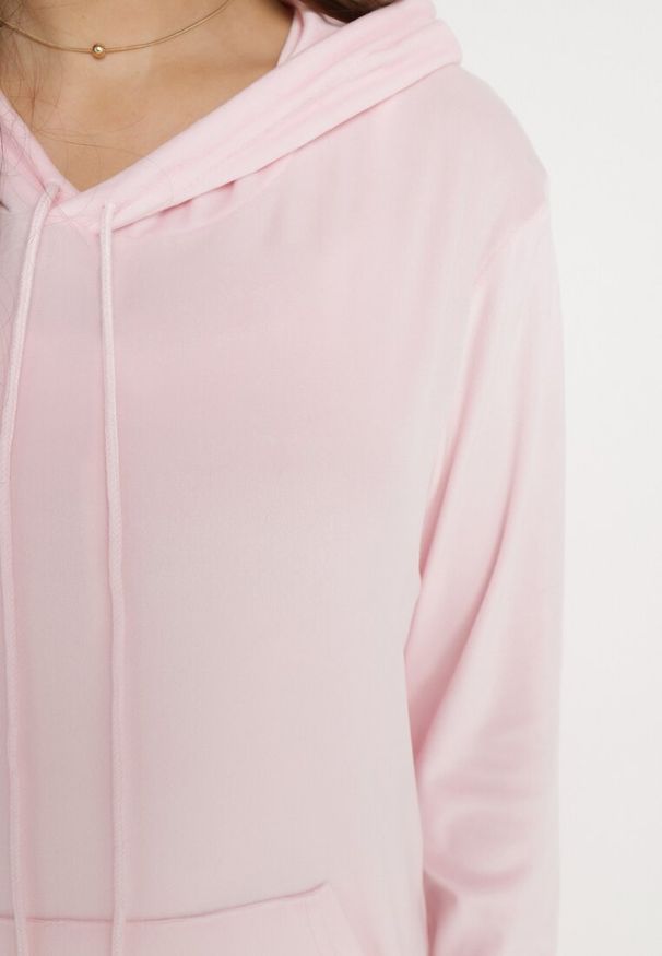 Born2be - Jasnoróżowy Komplet Dresowy z Weluru Bluza z Kapturem i Spodnie z Gumką w Pasie Avinlia. Kolor: różowy. Materiał: dresówka, welur