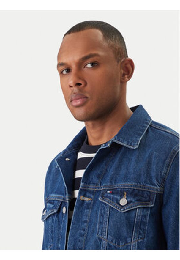 TOMMY HILFIGER - Tommy Hilfiger Kurtka jeansowa MW0MW42629 Niebieski Regular Fit. Kolor: niebieski. Materiał: bawełna
