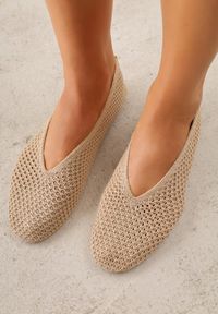 Renee - Ciemnobeżowe Balerinki VICES z Plecioną Cholewką Mahala. Okazja: na co dzień. Kolor: beżowy. Szerokość cholewki: normalna. Styl: boho, casual, elegancki #1