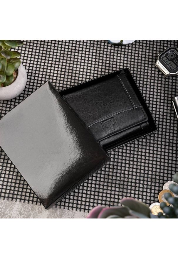 Skórzany portfel męski PAOLO PERUZZI T-54-BL czarny. Kolor: czarny. Materiał: skóra