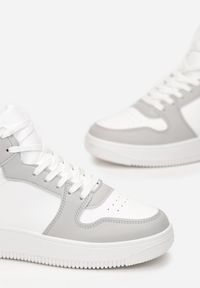Born2be - Biało-Szare Sneakersy za Kostkę z Perforacją Desta. Wysokość cholewki: za kostkę. Kolor: biały. Materiał: jeans #4