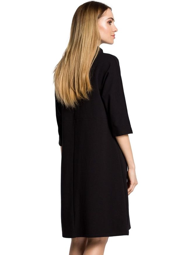 MOE - Prosta sukienka oversize z dużymi kieszeniami. Okazja: do pracy, na co dzień, na spacer. Materiał: dresówka, bawełna, dzianina, materiał, elastan. Typ sukienki: proste, oversize. Styl: casual