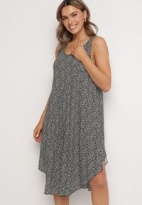 Born2be - Czarna Rozkloszowana Sukienka z Bawełny w Abstrakcyjny Wzór Ronive. Okazja: na co dzień. Kolor: czarny. Materiał: bawełna. Typ sukienki: rozkloszowane. Styl: casual, elegancki #1