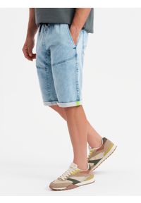 Ombre Clothing - Krótkie jeansowe spodenki męskie z ozdobnymi przeszyciami - jasnoniebieskie V2. Okazja: na co dzień. Kolor: niebieski. Materiał: jeans. Długość: krótkie. Styl: wakacyjny, casual #8