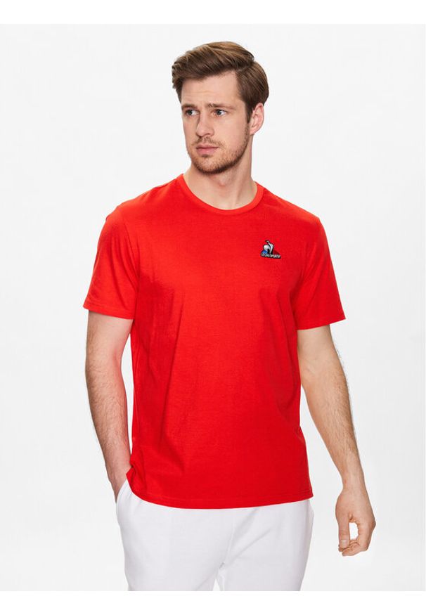 Le Coq Sportif T-Shirt 2310608 Czerwony Regular Fit. Kolor: czerwony. Materiał: bawełna