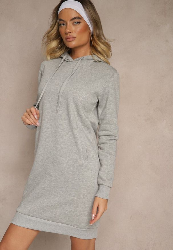 Renee - Jasnoszara Bluza Tunika z Dodatkiem Bawełny Wykończona Sznurkami i Kapturem Mivithia. Okazja: na co dzień, na spacer. Typ kołnierza: kaptur, dekolt w kształcie V. Kolor: szary. Materiał: bawełna. Sezon: lato, wiosna. Styl: casual, elegancki
