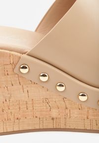 Renee - Beżowe Klapki na Korkowej Platformie i Koturnie z Nitami Aezira. Okazja: na co dzień. Kolor: beżowy. Materiał: jeans. Obcas: na koturnie. Styl: casual, elegancki #9