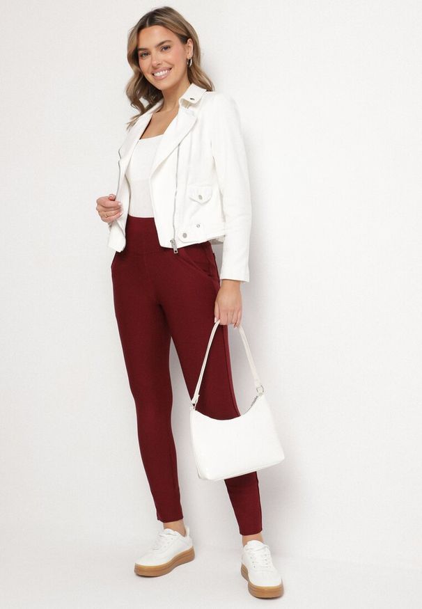 Born2be - Bordowe Spodnie o Dopasowanym Kroju z Gumką w Talii i Kieszeniami Rizenna. Okazja: na co dzień. Kolor: czerwony. Styl: klasyczny, elegancki, casual