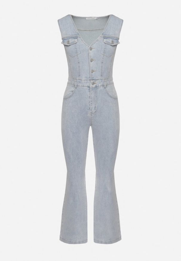 Born2be - Jasnoniebieski Jeansowy Bawełniany Kombinezon Spodnie Dzwony z Klapami Zapinany na Suwak i Guziki Oxnelia. Kolor: niebieski. Materiał: jeans, bawełna. Wzór: kolorowy. Styl: klasyczny, elegancki